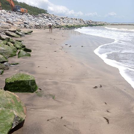 Abuesi Beach Resort Sekondi-Takoradi ภายนอก รูปภาพ