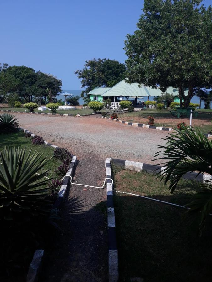 Abuesi Beach Resort Sekondi-Takoradi ภายนอก รูปภาพ