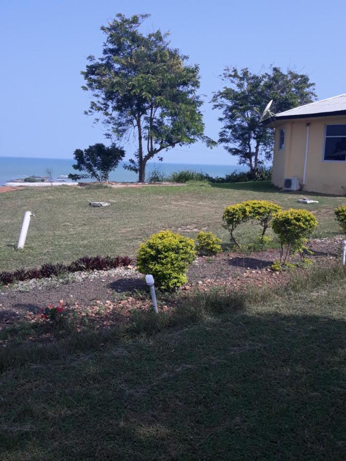 Abuesi Beach Resort Sekondi-Takoradi ภายนอก รูปภาพ